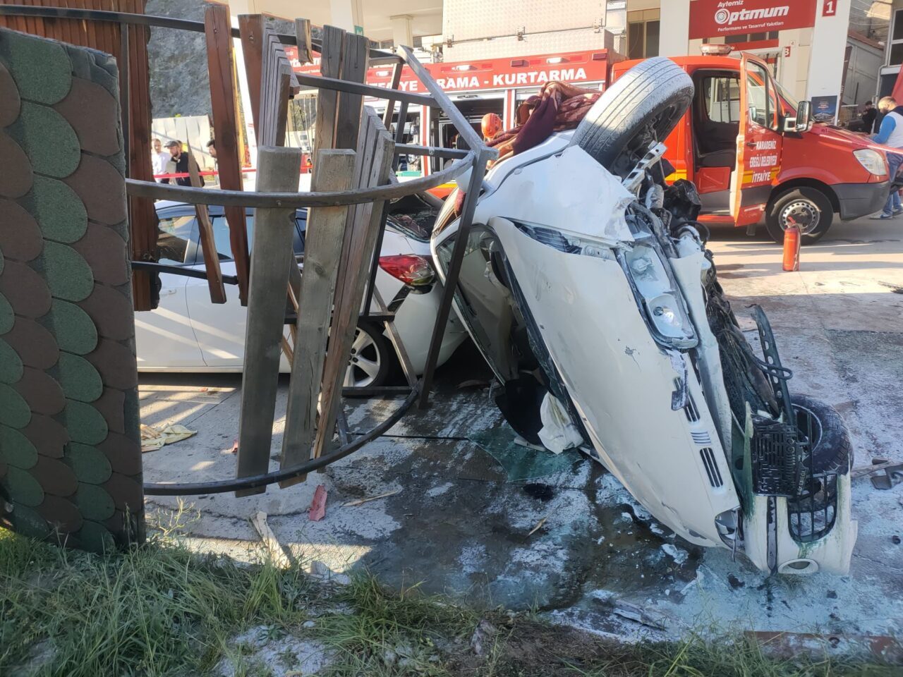 ZONGULDAK (AA) – Zonguldak'ta takla atan otomobilin akaryakıt istasyonunda park
