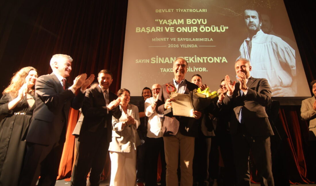 - Devlet Tiyatroları Genel Müdürü Tamer Karadağlı:
- "18'incisini düzenlediğimiz Devlet