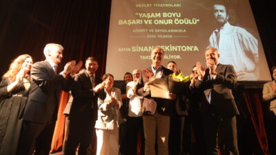 - Devlet Tiyatroları Genel Müdürü Tamer Karadağlı:
- "18'incisini düzenlediğimiz Devlet