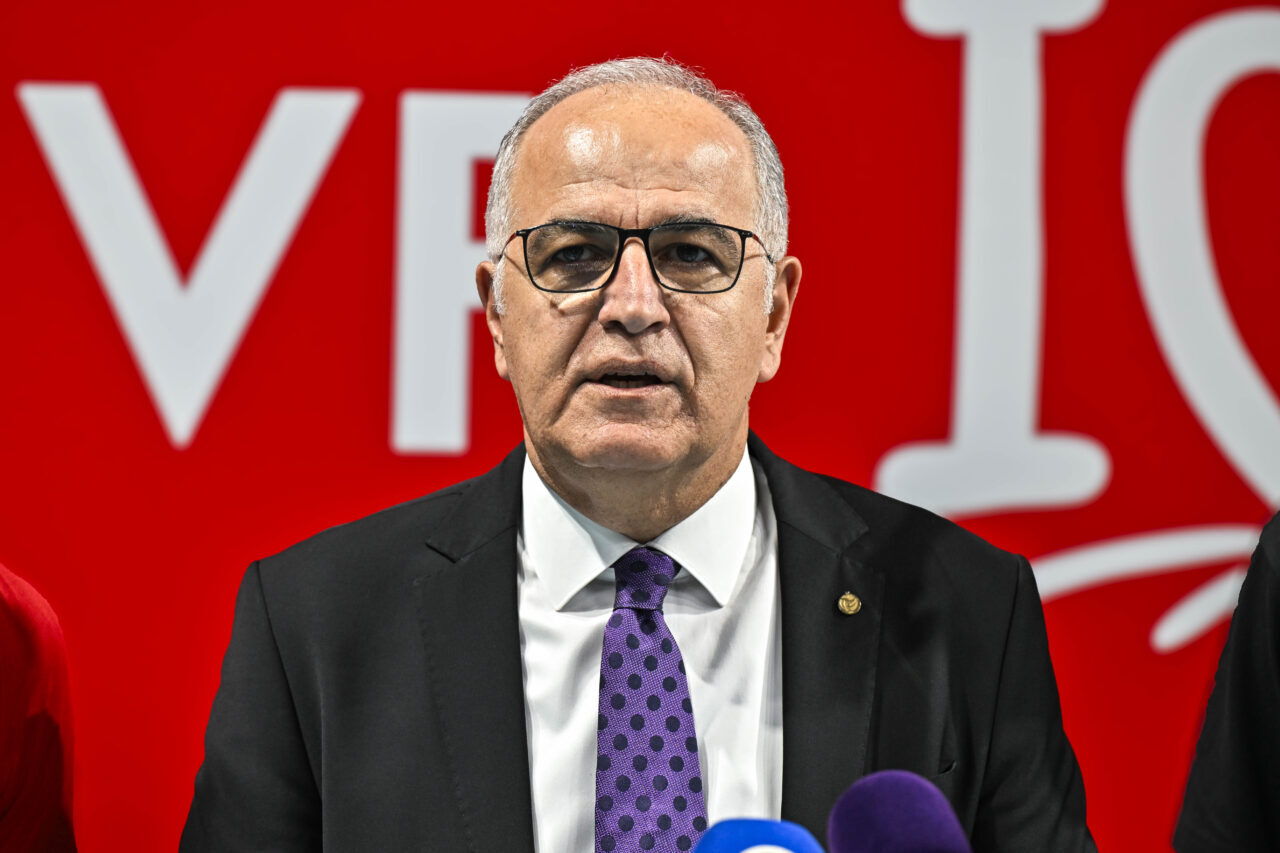 - TVF Başkanı Mehmet Akif Üstündağ:
"Bu süreçte ülkemize layık olmak