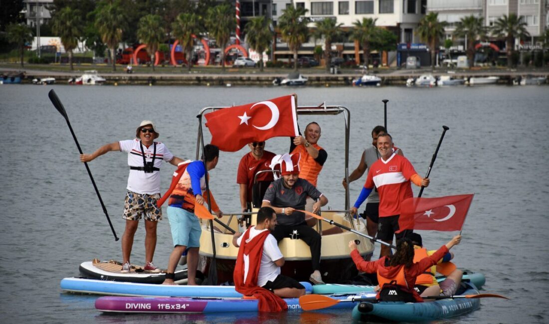 SAMSUN (AA) – Samsun'da bir araya gelen taraftarlar, A Milli