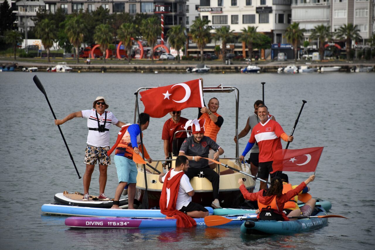 SAMSUN (AA) – Samsun'da bir araya gelen taraftarlar, A Milli