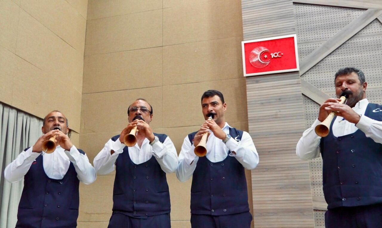 KIRŞEHİR (AA) – Kırşehir'de Bozkırın Abdalları Kooperatifi üyesi mahalli sanatçılar,