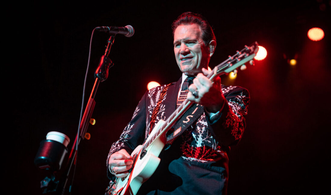 İSTANBUL (AA) – Rock müziğin usta isimlerinden Chris Isaak, Epifoni
