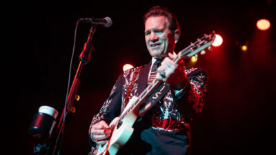 İSTANBUL (AA) – Rock müziğin usta isimlerinden Chris Isaak, Epifoni
