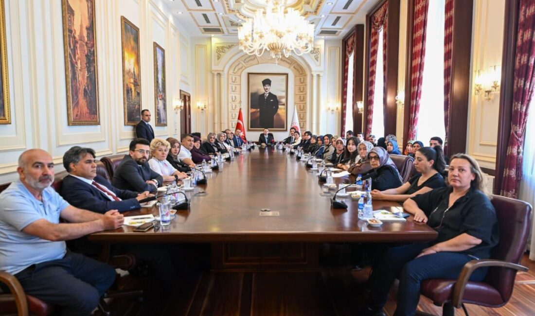 - "Toplumda şu an en büyük sorun gençlerin uyuşturucuya bulaşması.
