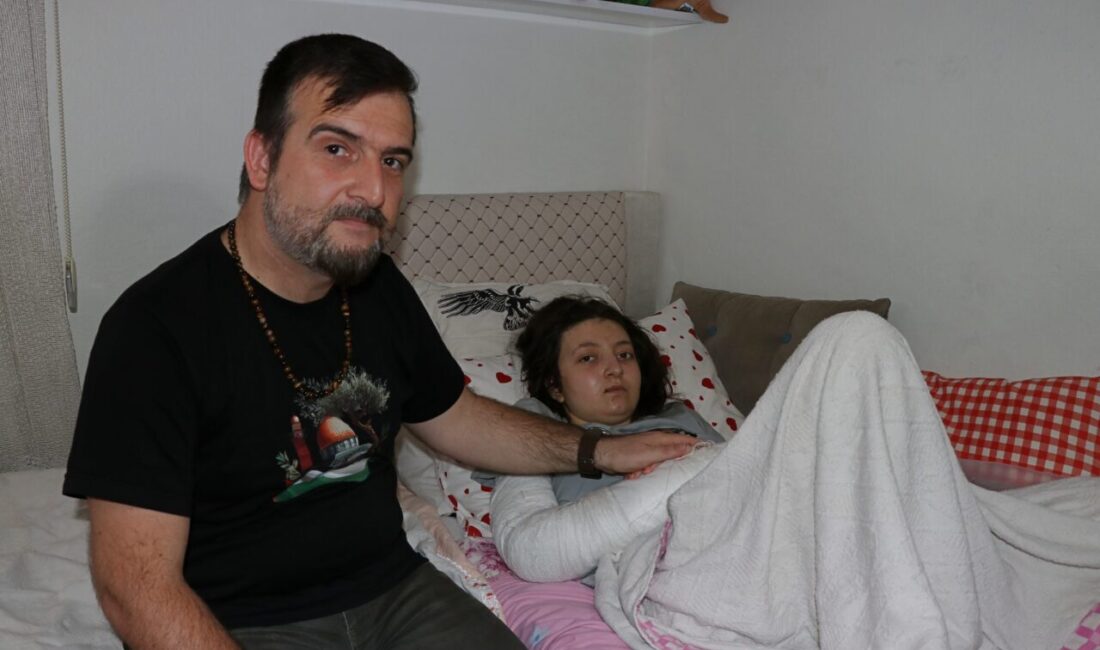 ADANA (AA) – Adana'nın merkez Yüreğir ilçesinde apartmanın 12. katındaki