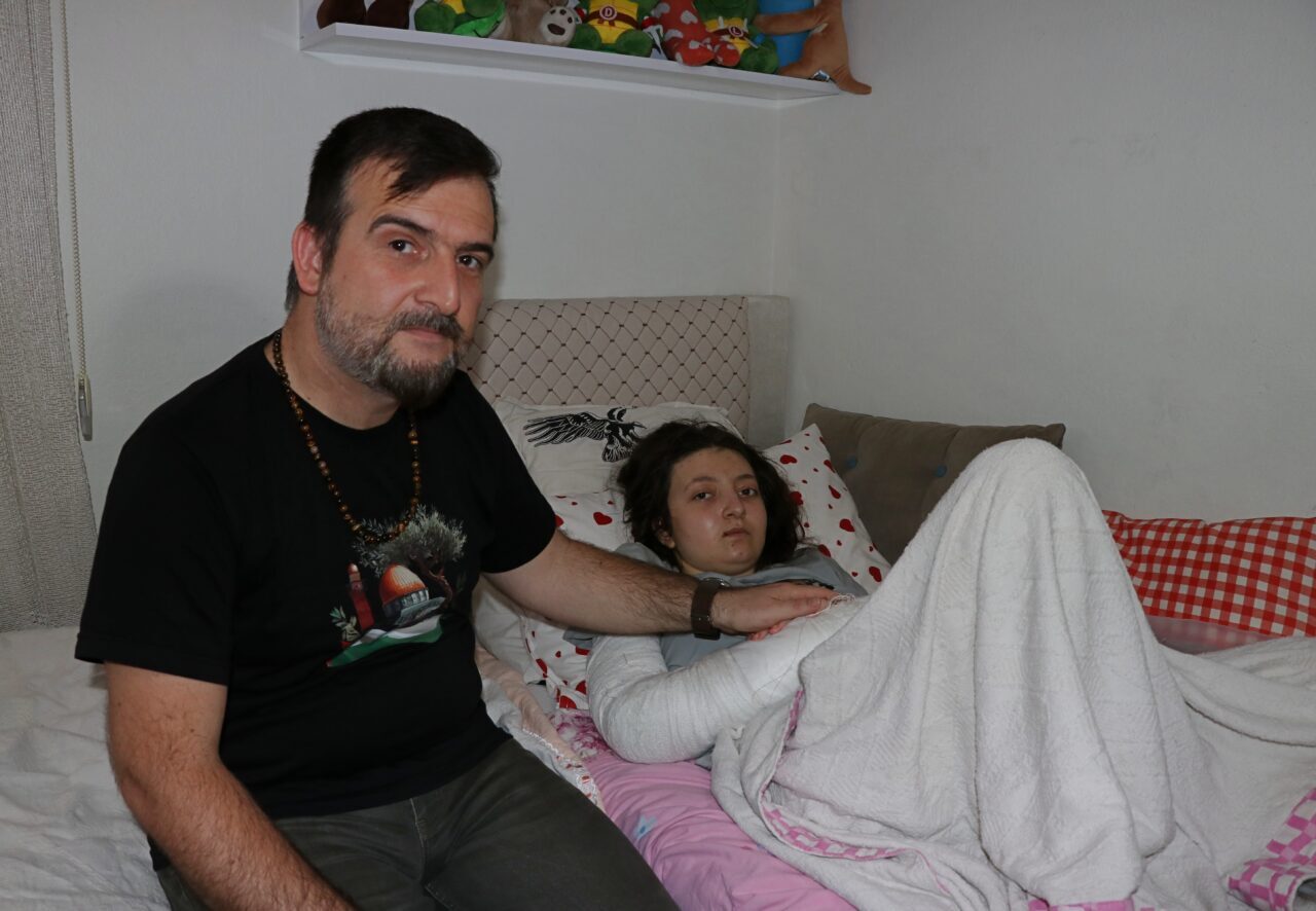 ADANA (AA) – Adana'nın merkez Yüreğir ilçesinde apartmanın 12. katındaki