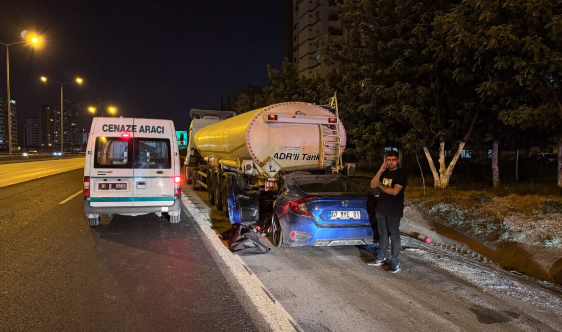 ADANA (AA) – Adana'da akaryakıt yüklü tankere arkadan çarpan otomobilin