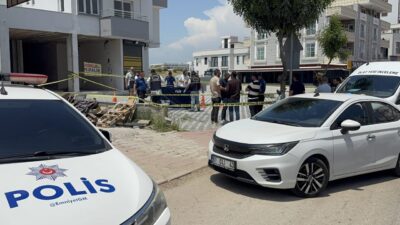 ADANA (AA) – Adana'nın merkez Sarıçam ilçesinde bir kişi sokakta