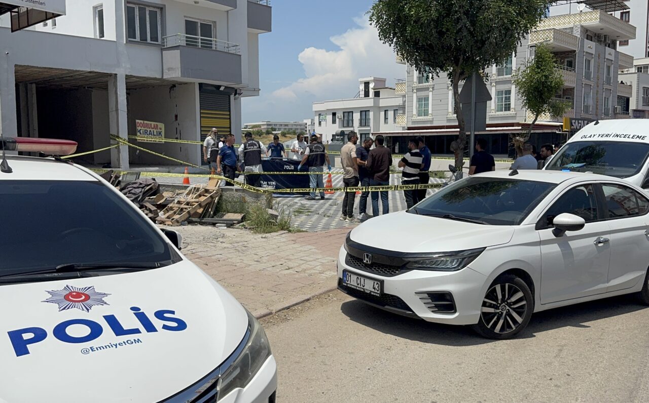 ADANA (AA) – Adana'nın merkez Sarıçam ilçesinde bir kişi sokakta