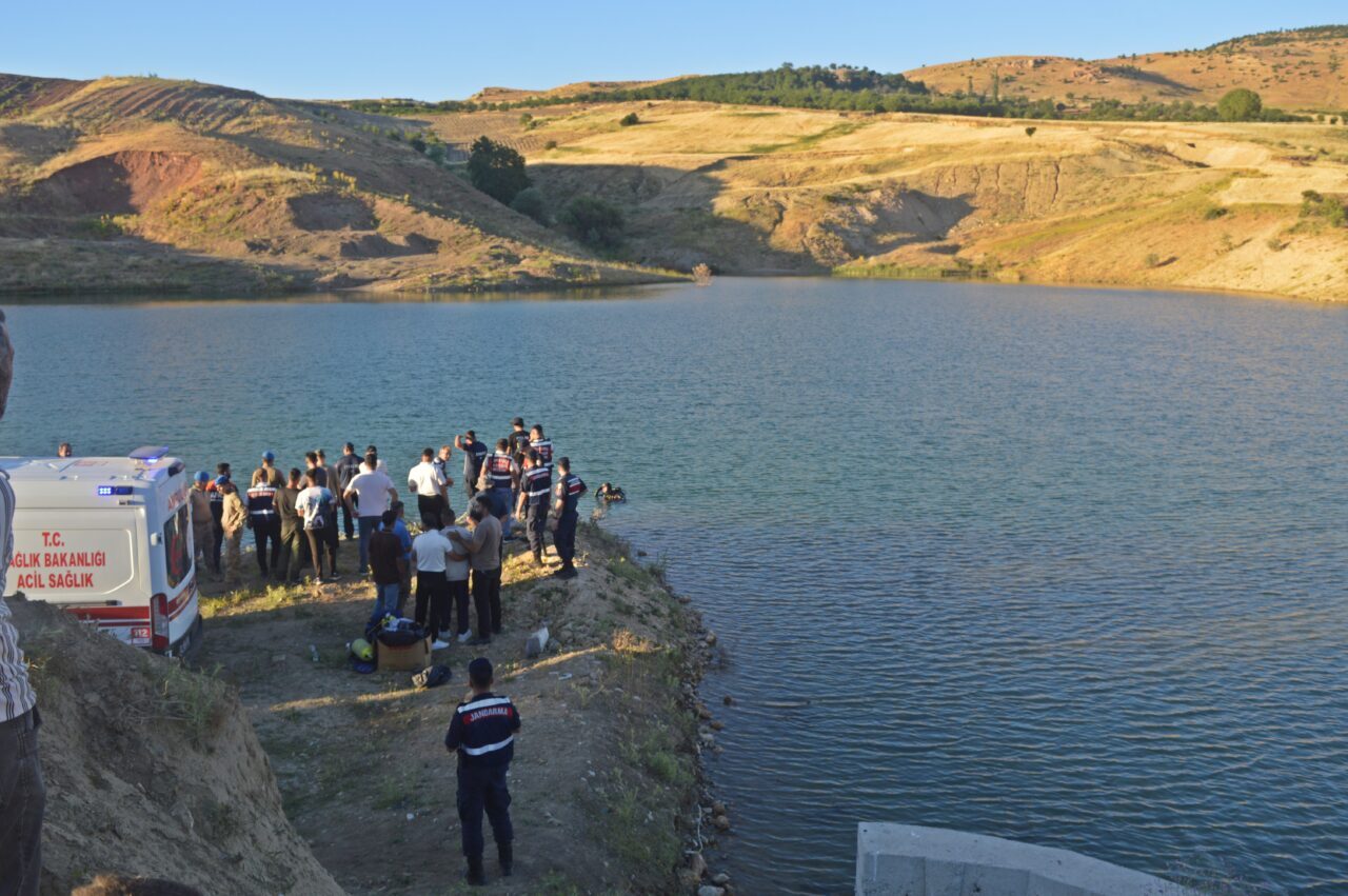 ADIYAMAN (AA) – Adıyaman'ın Gölbaşı ilçesinde sulama göletine giren 15