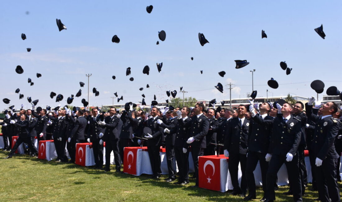 AFYONKARAHİSAR (AA) – Afyonkarahisar Polis Meslek Eğitim Merkezi'nde (POMEM) eğitimlerini