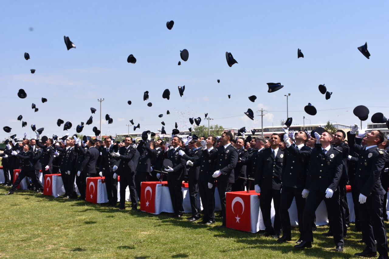 AFYONKARAHİSAR (AA) – Afyonkarahisar Polis Meslek Eğitim Merkezi'nde (POMEM) eğitimlerini