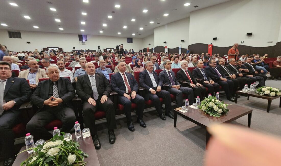 AFYONKARAHİSAR (AA) – Afyonkarahisar'da "Savunma Teknolojileri ve Tarihimizin Dönüm Noktaları​​​​​​​"