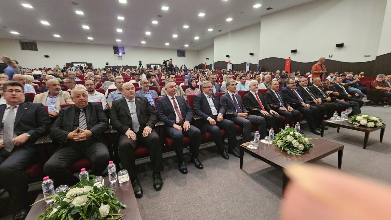 AFYONKARAHİSAR (AA) – Afyonkarahisar'da "Savunma Teknolojileri ve Tarihimizin Dönüm Noktaları​​​​​​​"