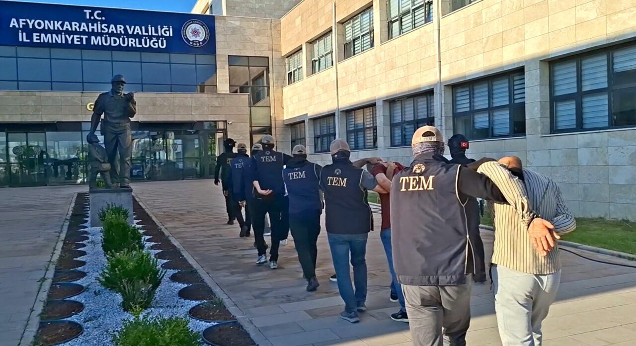 AFYONKARAHİSAR (AA) – Afyonkarahisar'da terör örgütü DEAŞ'a yönelik operasyonda 7