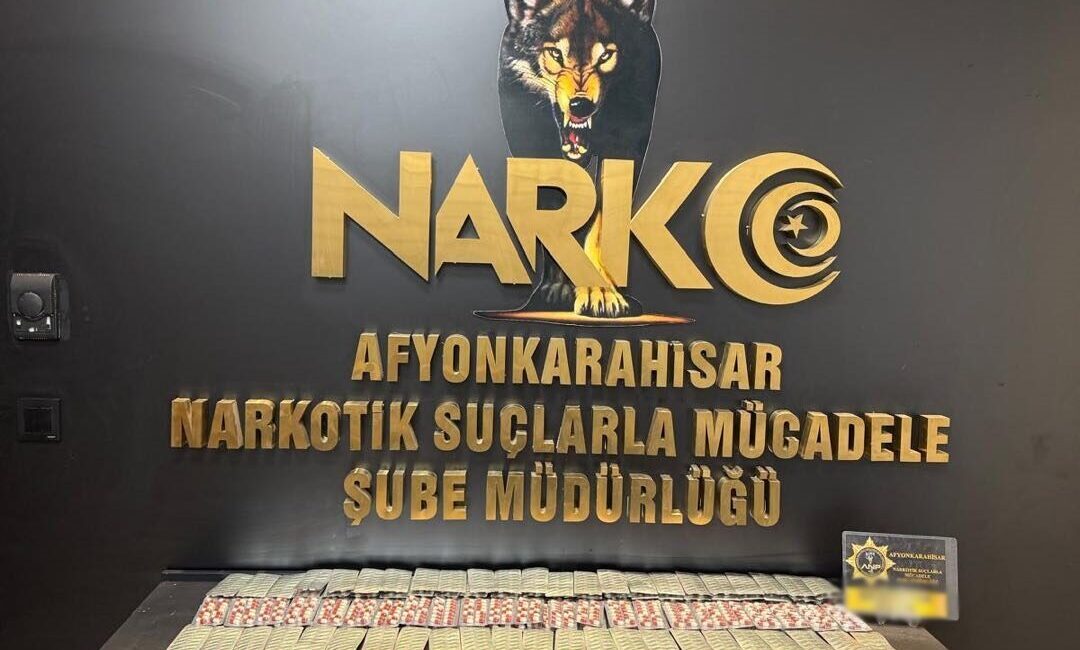 AFYONKARAHİSAR (AA) – Afyonkarahisar'da uyuşturucu operasyonunda yakalanan 6 şüpheliden 3'ü