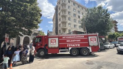 AFYONKARAHİSAR (AA) – Afyonkarahisar'da kontrollü yıkımı sırasında kısmen çöken 6