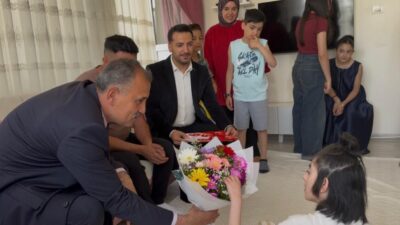 AĞRI (AA) – Ağrı Valisi Önder Bozkurt, evde eğitim hizmetinden