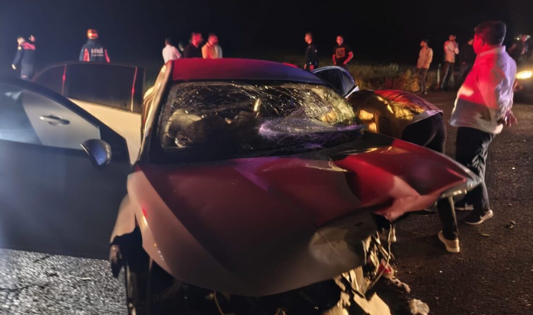 AĞRI (AA) – Ağrı'nın Eleşkirt ilçesinde 2 otomobilin çarpışması sonucu