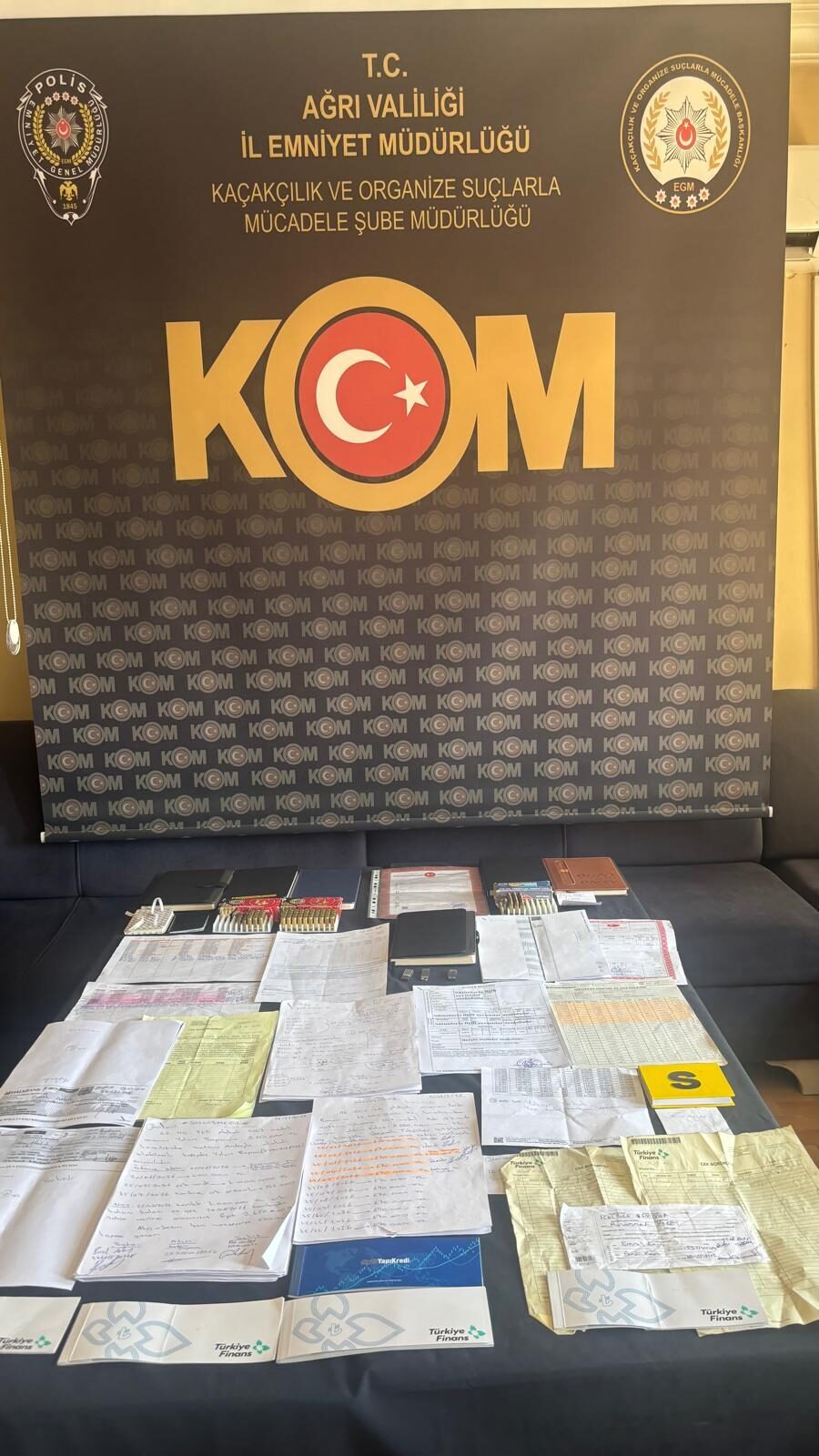AĞRI (AA) – Ağrı'da araç alım-satım işlemleri üzerinden tefecilik yaptıkları
