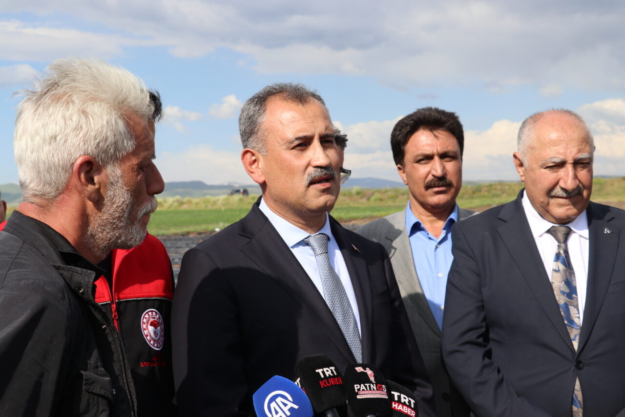 - Vali Önder Bozkurt:
- "Çilek bahçesi kurulumu kapsamında asgari 500