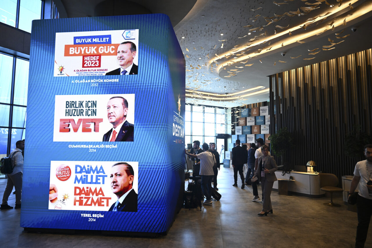 - Genel Sekreter Eyyüp Kadir İnan:
- "Kamplardan çıkan sonuçları her
