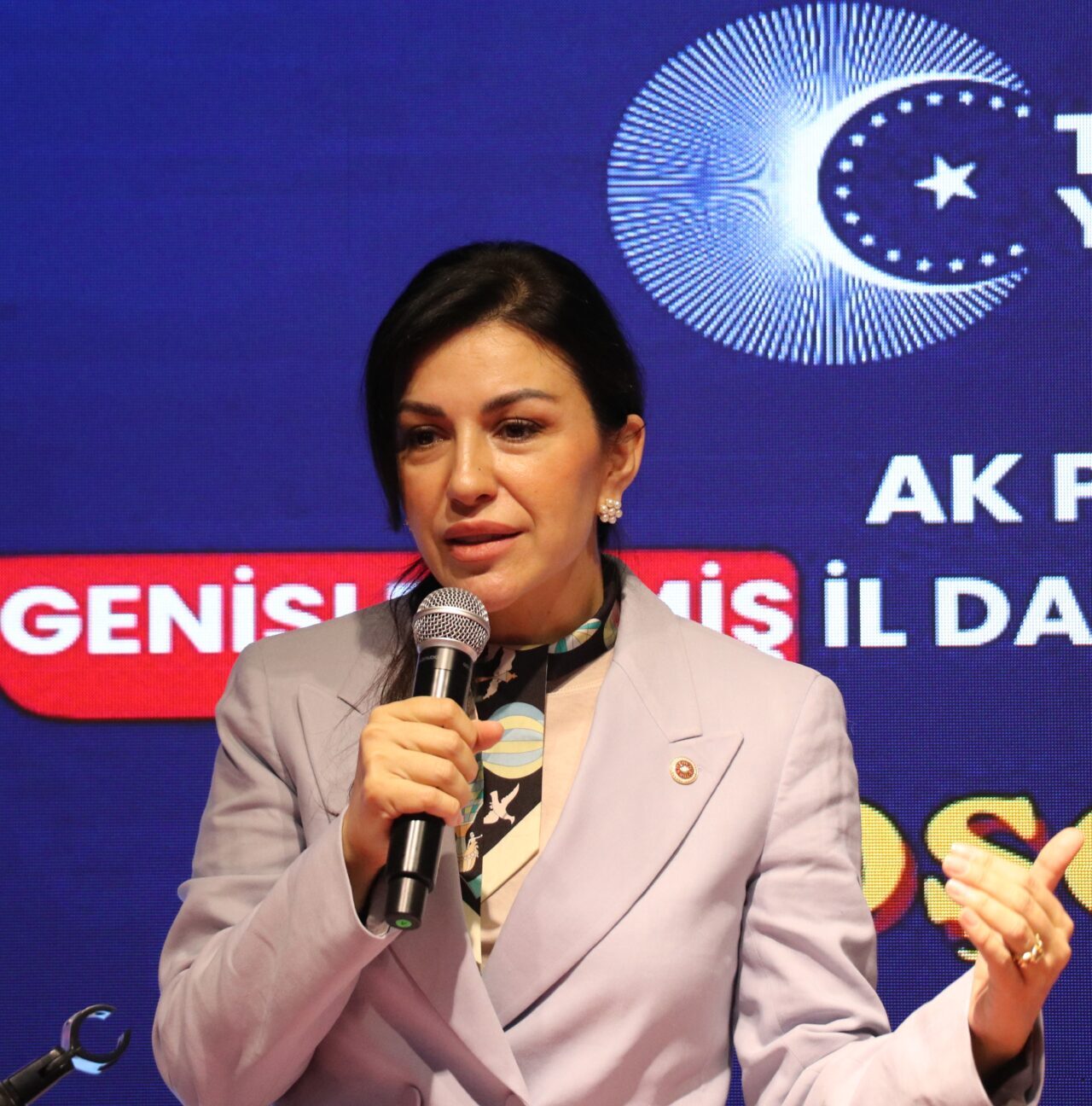 - "Deprem bölgesini yeniden inşa ettik. 500 bin kadar konutu