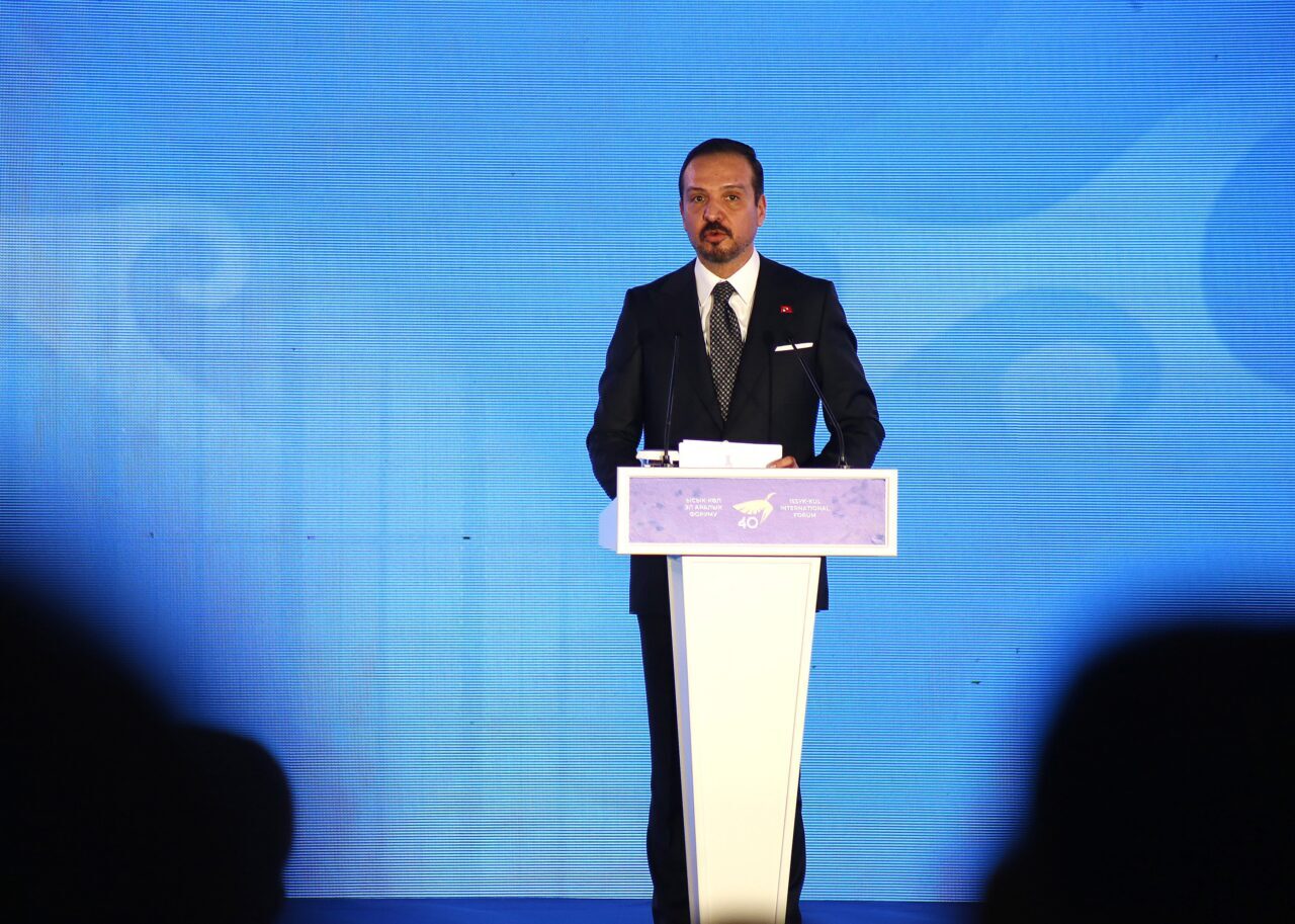 - "Yapay zeka bilgi üretir ama vicdan üretmez. O vicdanı