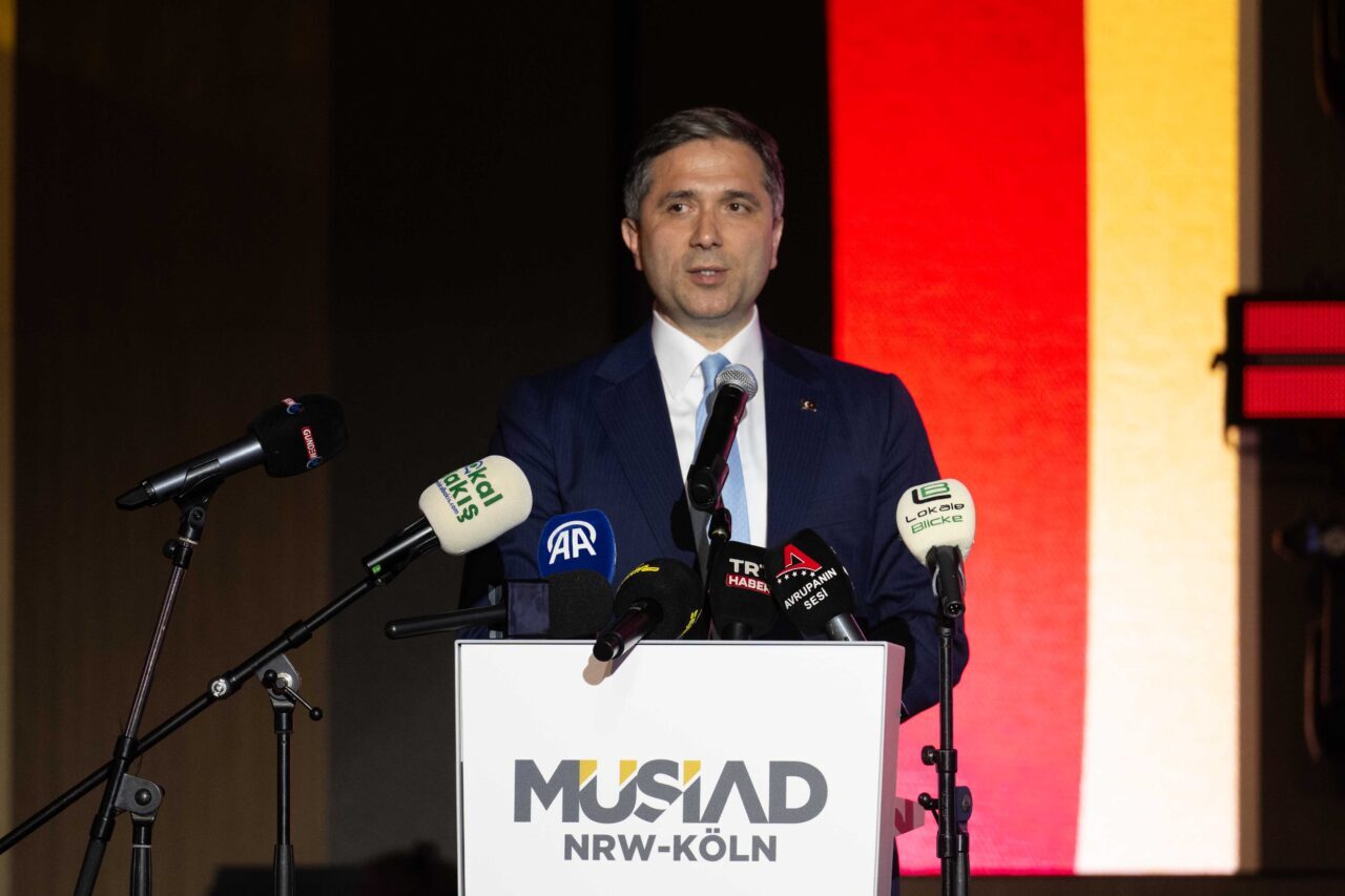 GELSENKIRCHEN (AA) – AK Parti Genel Başkan Yardımcısı ve Dış