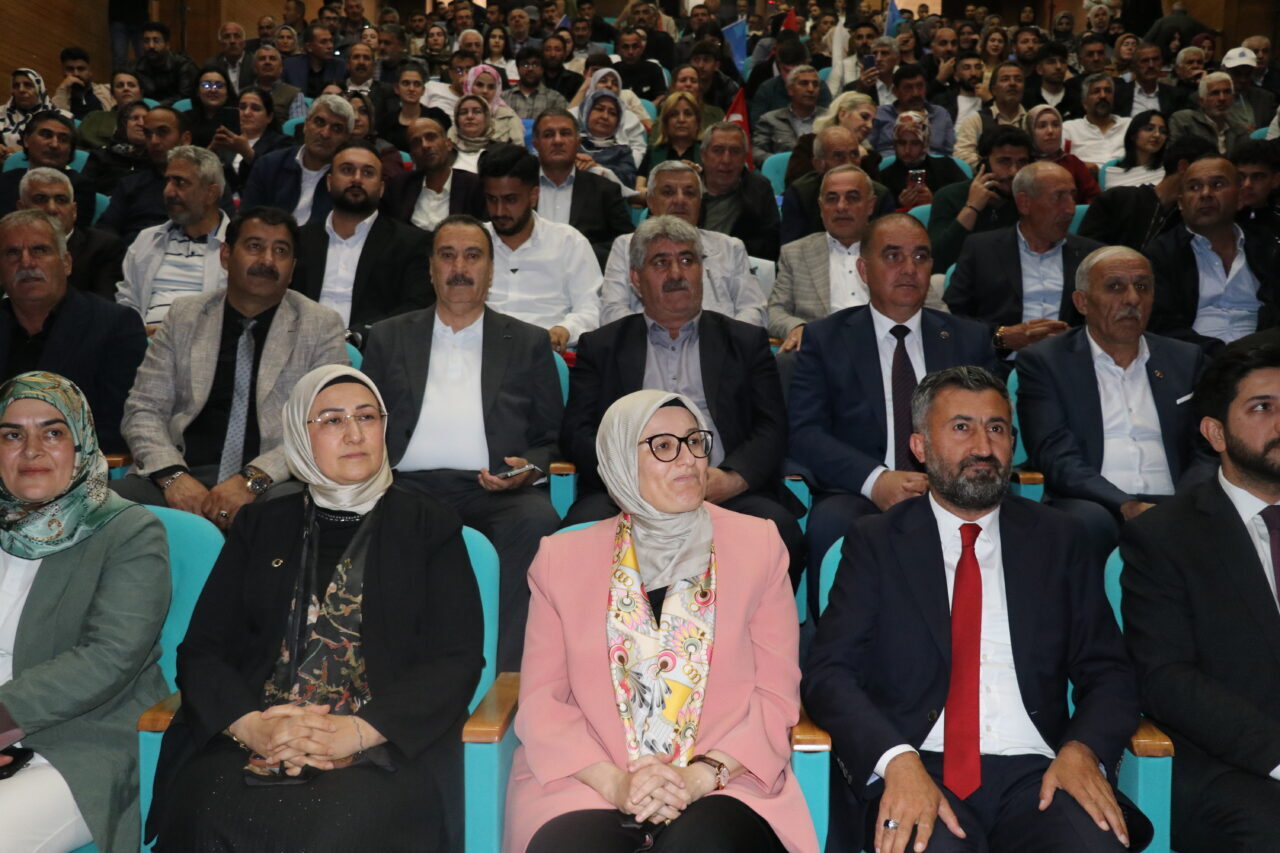 - "İnşallah 'Terörsüz Türkiye' süreci de Cumhuriyet'imizin ikinci asrına bırakılan