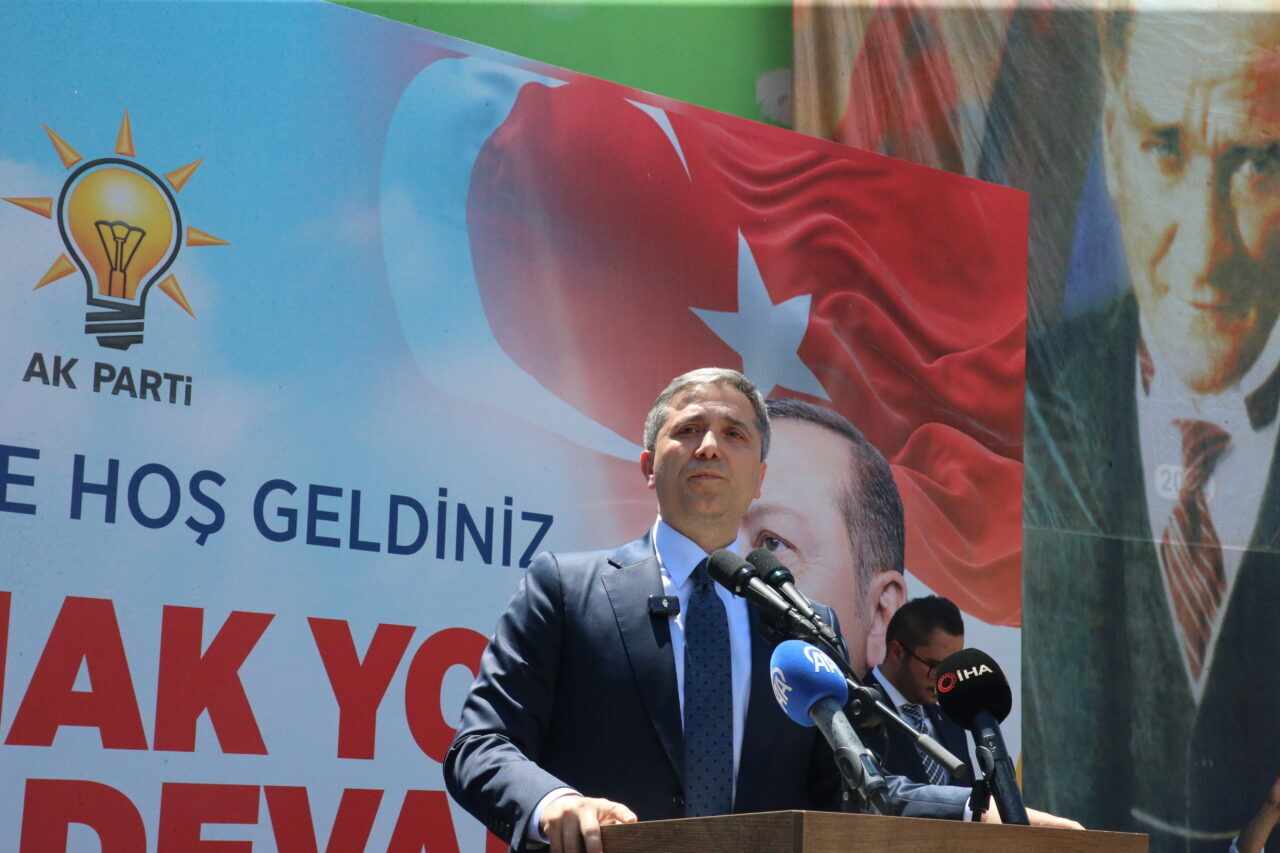 - "AK Parti yapan oldu, eser üreten oldu, hizmet üreten