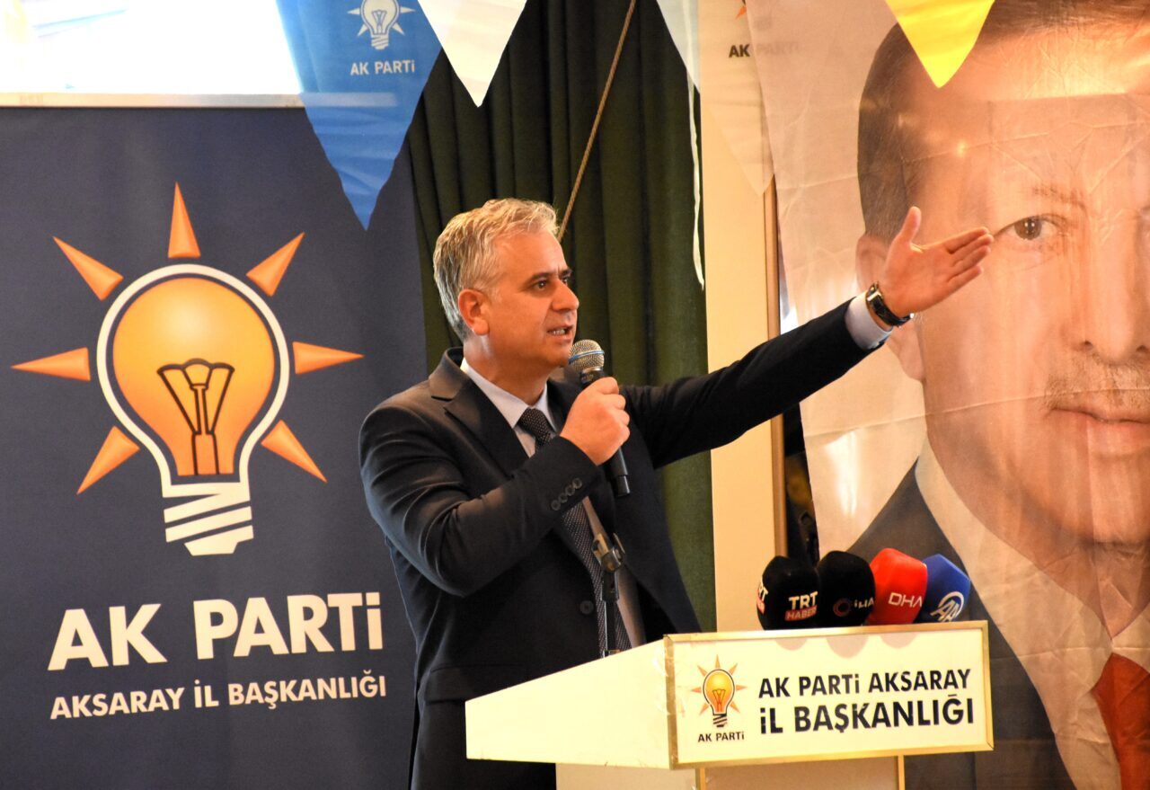 - "Bunlar kendi partilerindeki meseleyi bile çözemeyen, birbirlerine kumpas kurmaktan