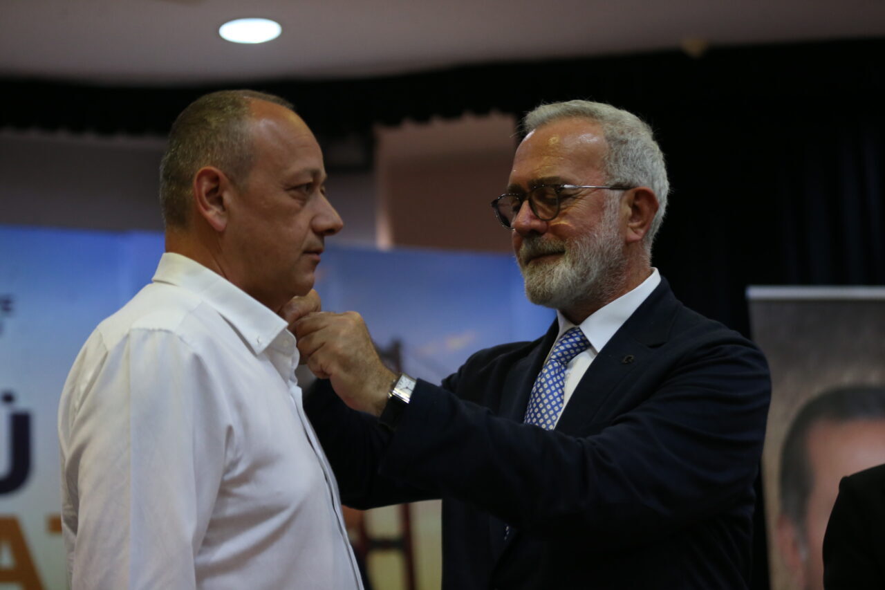 - "Bizim tek gündemimiz milletimize hizmet vizyonumuzu her alanda hayata