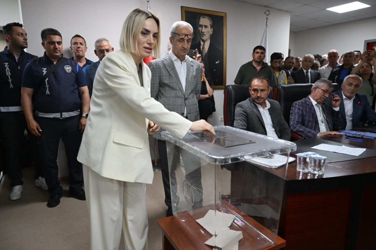 DÜZCE (AA) – Düzce'nin Akçakoca İlçe Belediye Başkanı Fikret Albayrak'ın