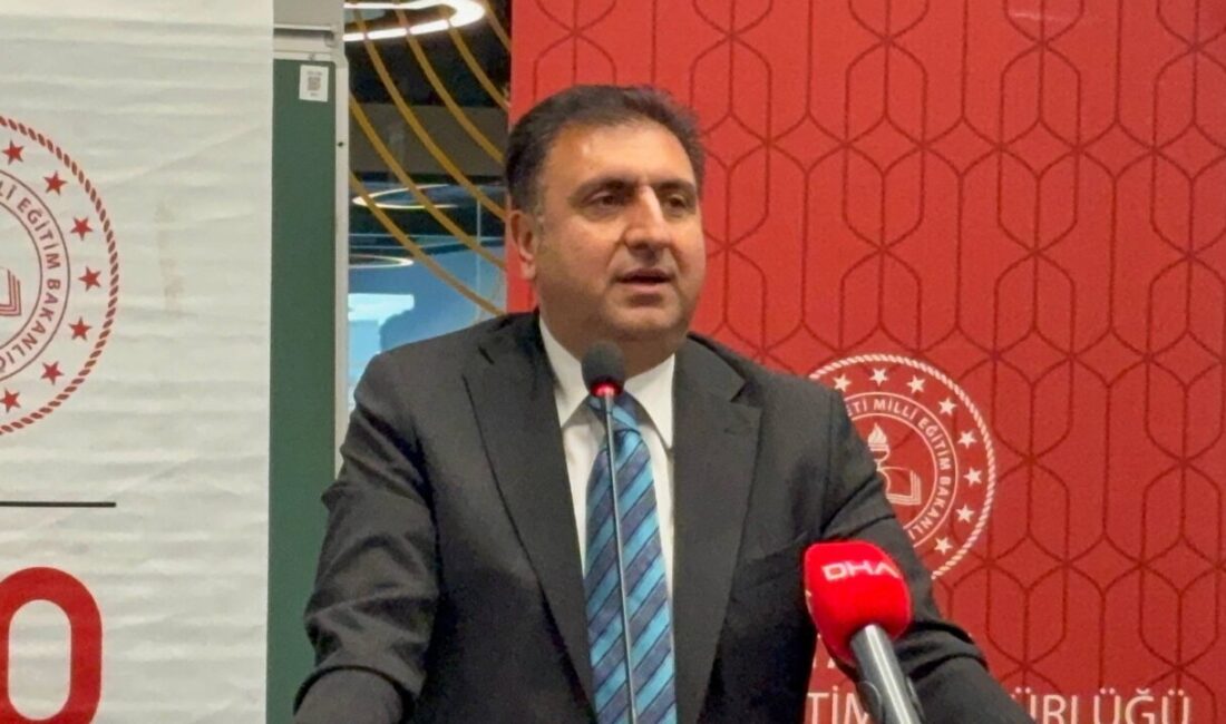 - İstanbul İl Milli Eğitim Müdürü Murat Mücahit Yentür:
- "Burada