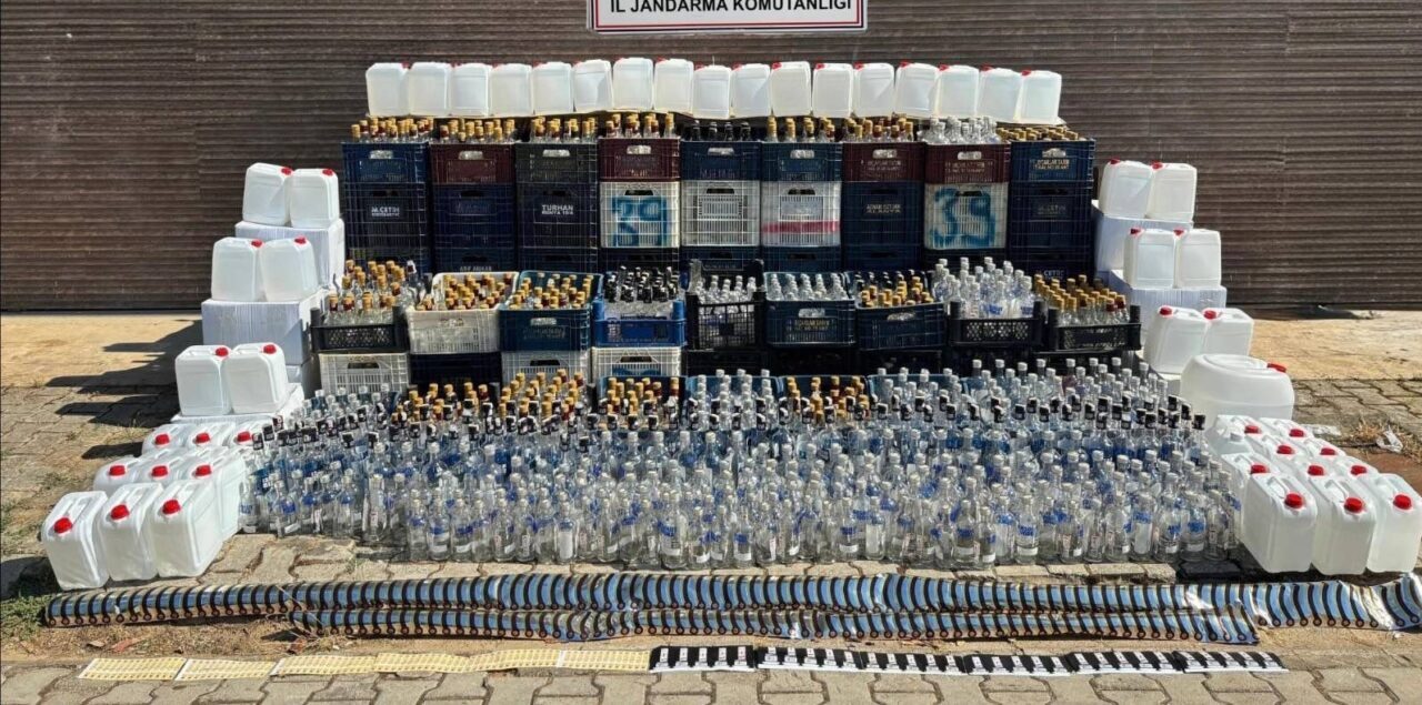 ANTALYA (AA) – Antalya'nın Alanya ilçesinde jandarma tarafından düzenlenen operasyonda