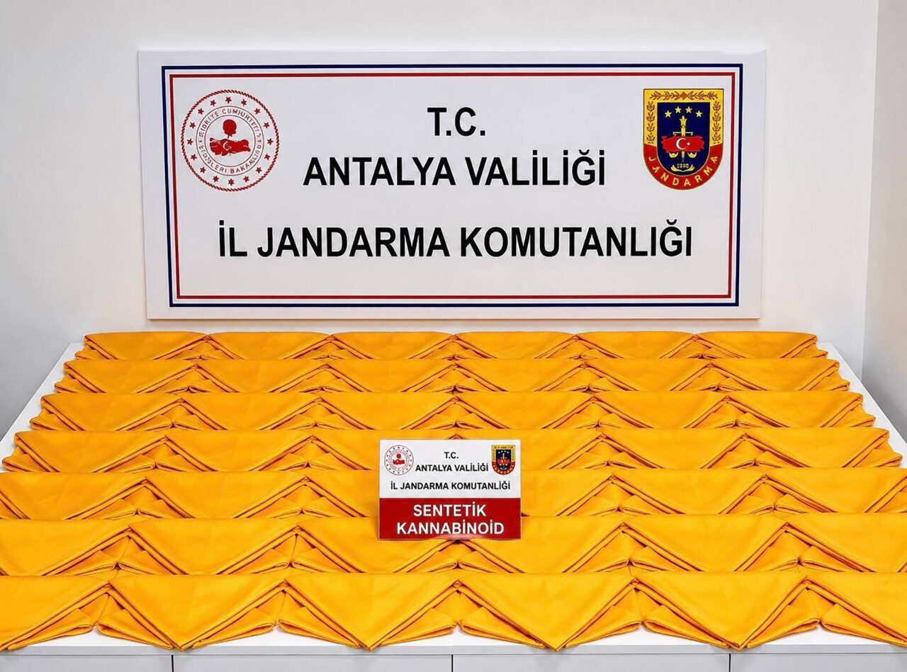 ANTALYA (AA) – Antalya'nın Alanya ilçesinde bir otele düzenlenen uyuşturucu