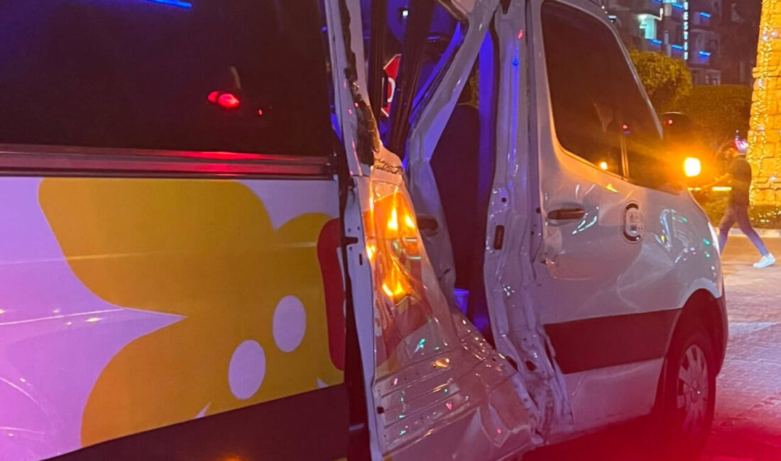ANTALYA (AA) – Antalya'nın Alanya ilçesinde minibüsle çarpışan motosikletin sürücüsü