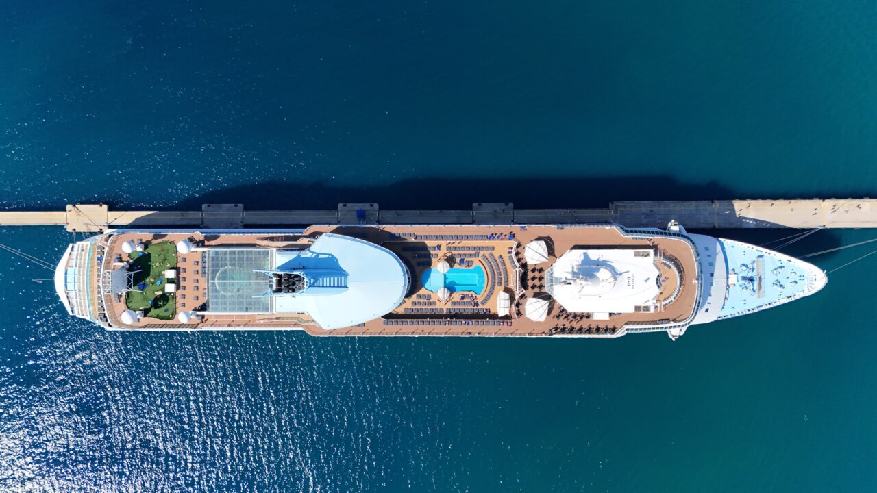 ANTALYA (AA) – Antalya'nın Alanya ilçesine Malta bayraklı "Marella Discovery"