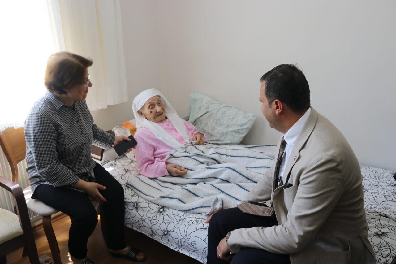 AMASYA (AA) – Amasya'da yaşamını sürdüren 101 yaşındaki Hacer Doğan