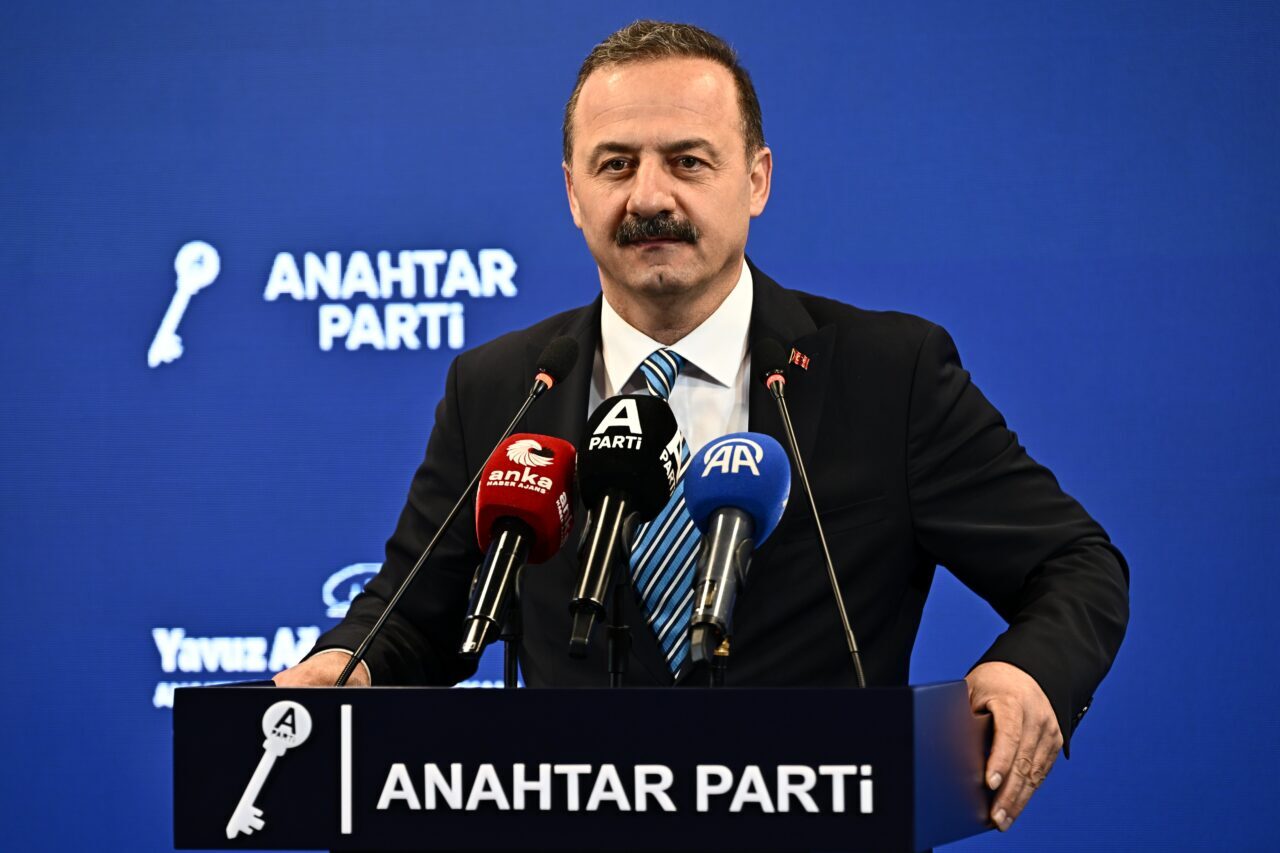 - "Önümüzdeki dönem Anahtar Parti, Türk milletinin umudunun öznesi haline