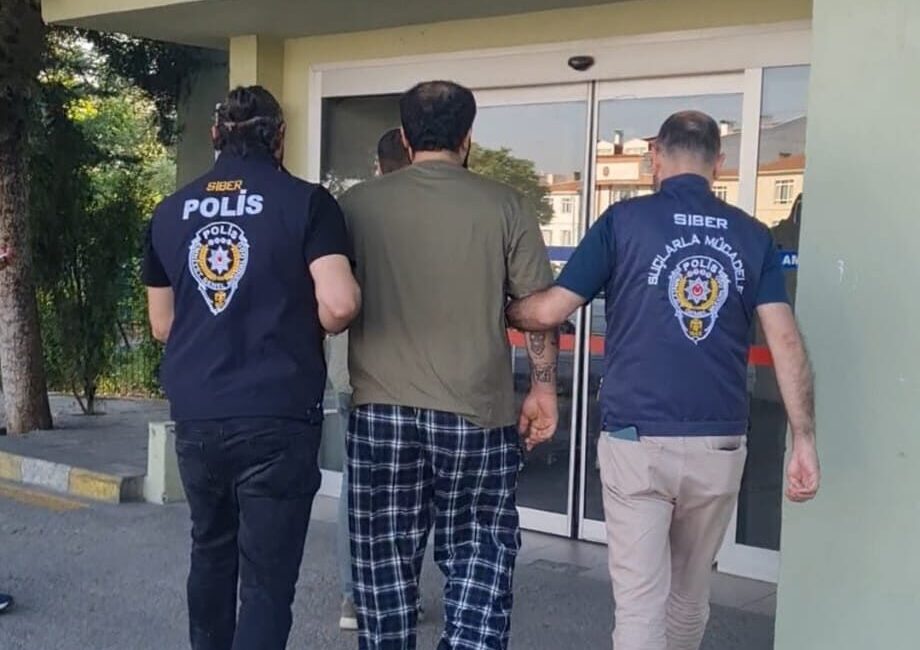 ANKARA (AA) – Başkentte siber suçlar polisince düzenlenen operasyonda, "dolandırıcılık"