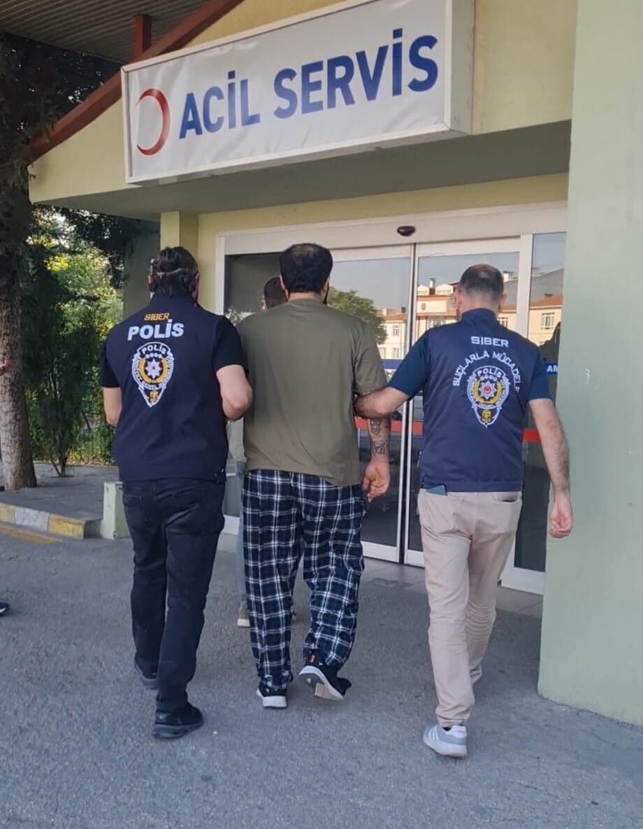 ANKARA (AA) – Başkentte siber suçlar polisince düzenlenen operasyonda, "dolandırıcılık"