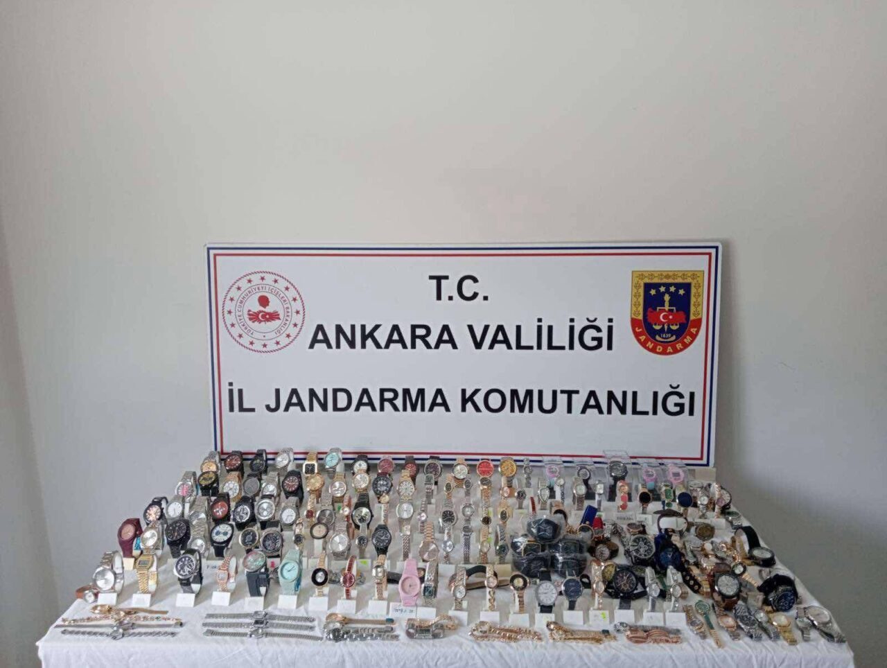 ANKARA (AA) – Başkentte jandarma ekiplerince düzenlenen kaçakçılık operasyonlarında 3