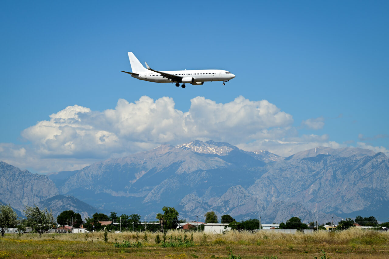 ANTALYA (AA) – Antalya Havalimanı'nda 5 ayda gelen ve giden