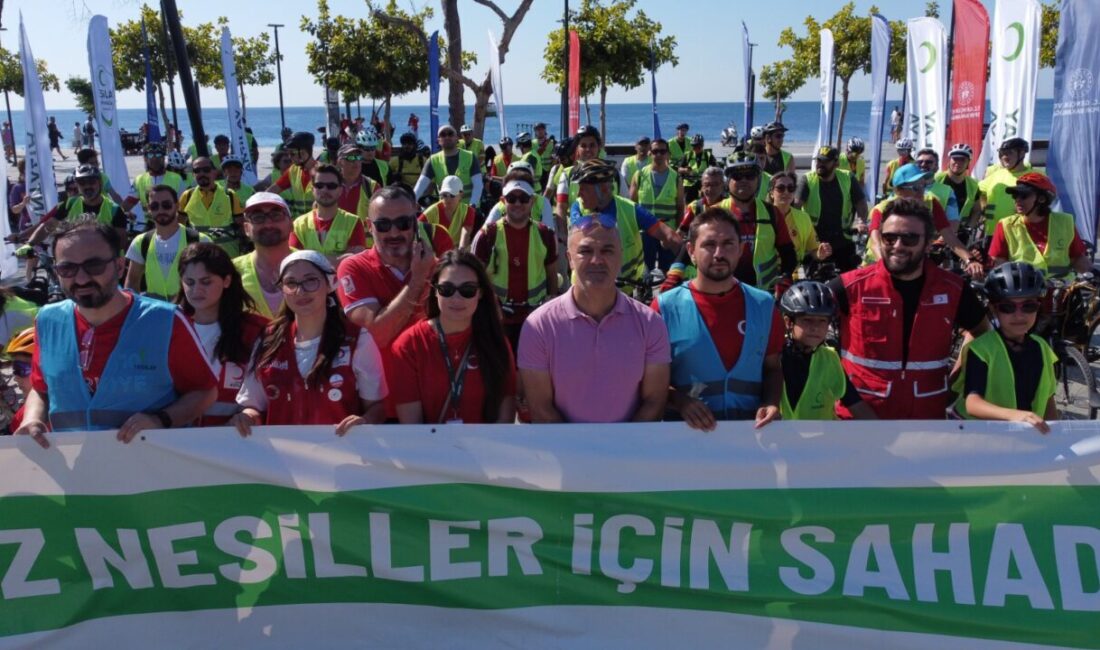 ANTALYA (AA) – Antalya'da 13. Geleneksel Yeşilay Bisiklet Turu gerçekleştirildi.