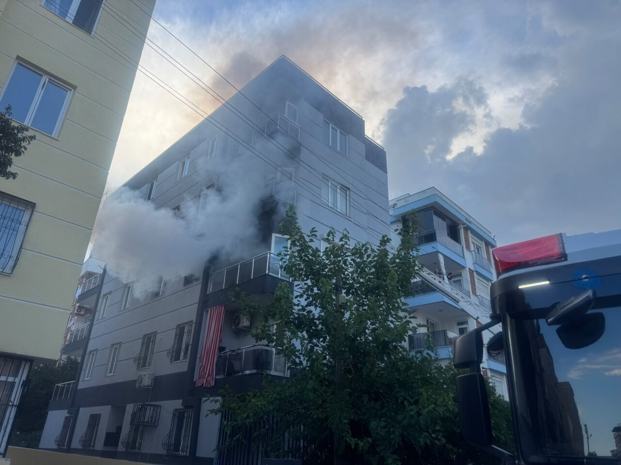 ANTALYA (AA) – Antalya'nın Muratpaşa ilçesinde apartman dairesinde çıkan yangında
