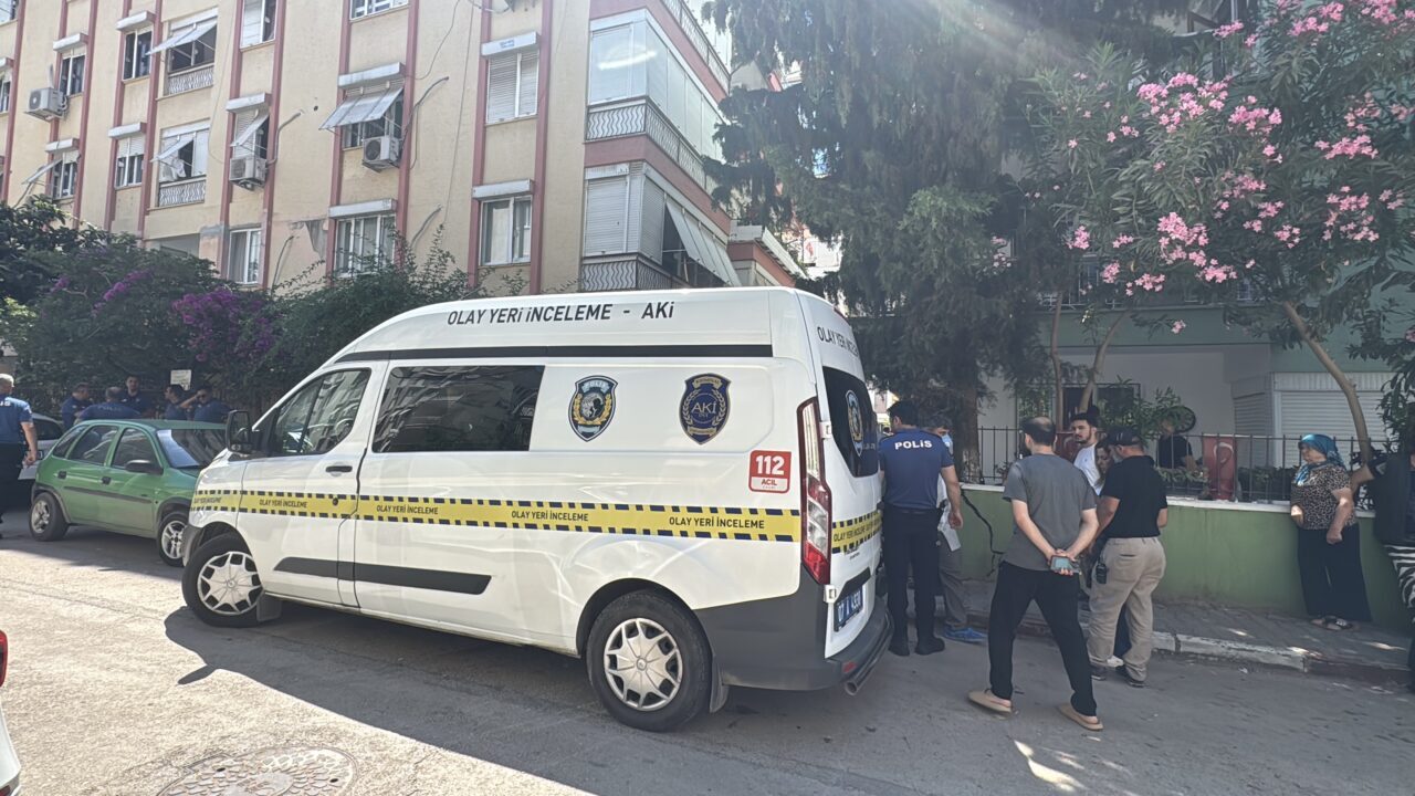 ANTALYA (AA) – Antalya'nın Muratpaşa ilçesinde kendisi gibi öğretmen olan